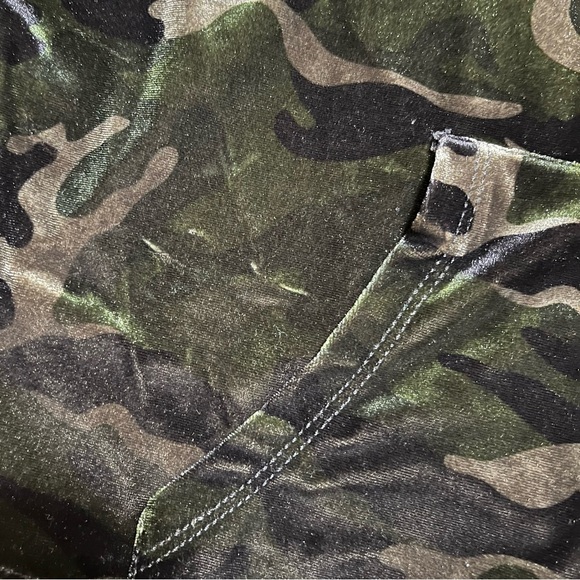 Pam & Gela Camouflage Velvet Crop Boxy Hoodie Sweatshirt Sz S - Picture 14 of 15